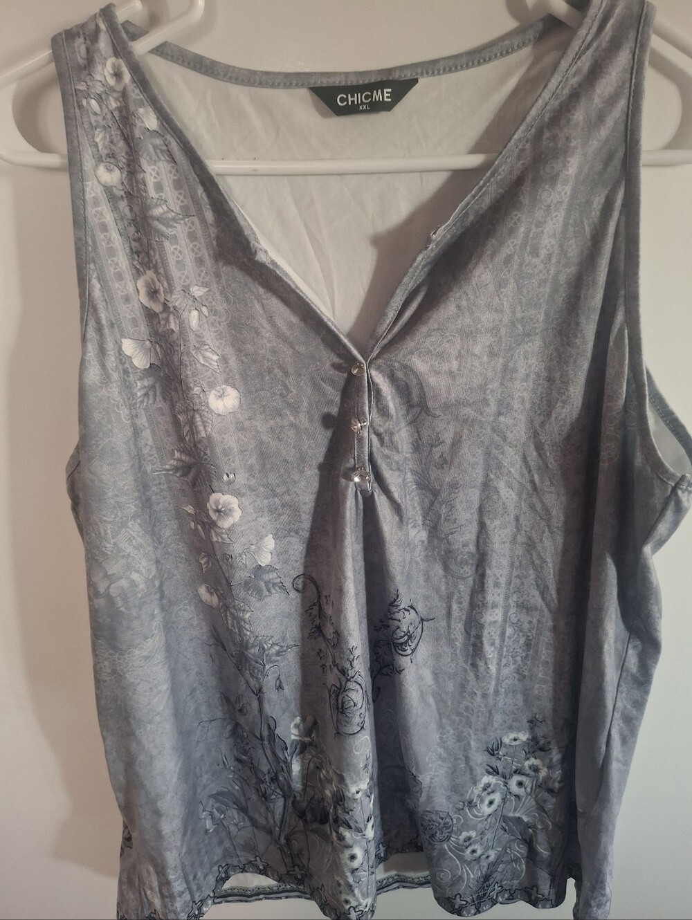 ChicMeGray Floral V-Neck Tank with Button Detail